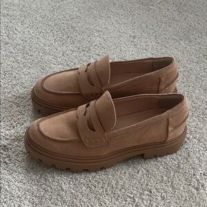 NWOT JustFab Women’s Chunky Camel Suede Loafers Size 7